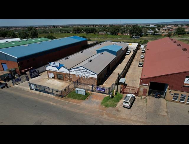 1,300M² FACTORY TO LET IN ALRODE SOUTH